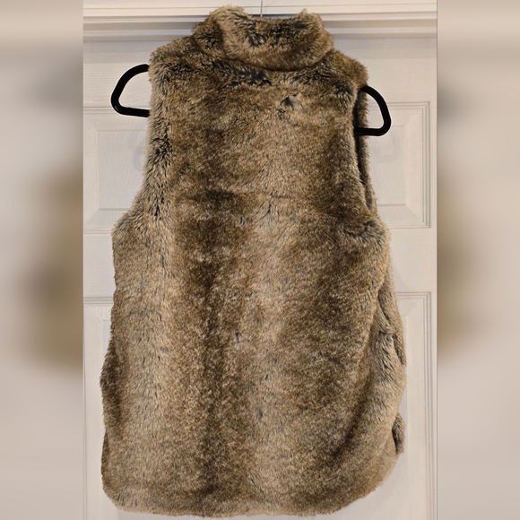 Tuckernuck Reversible Vest - Picture 4 of 6